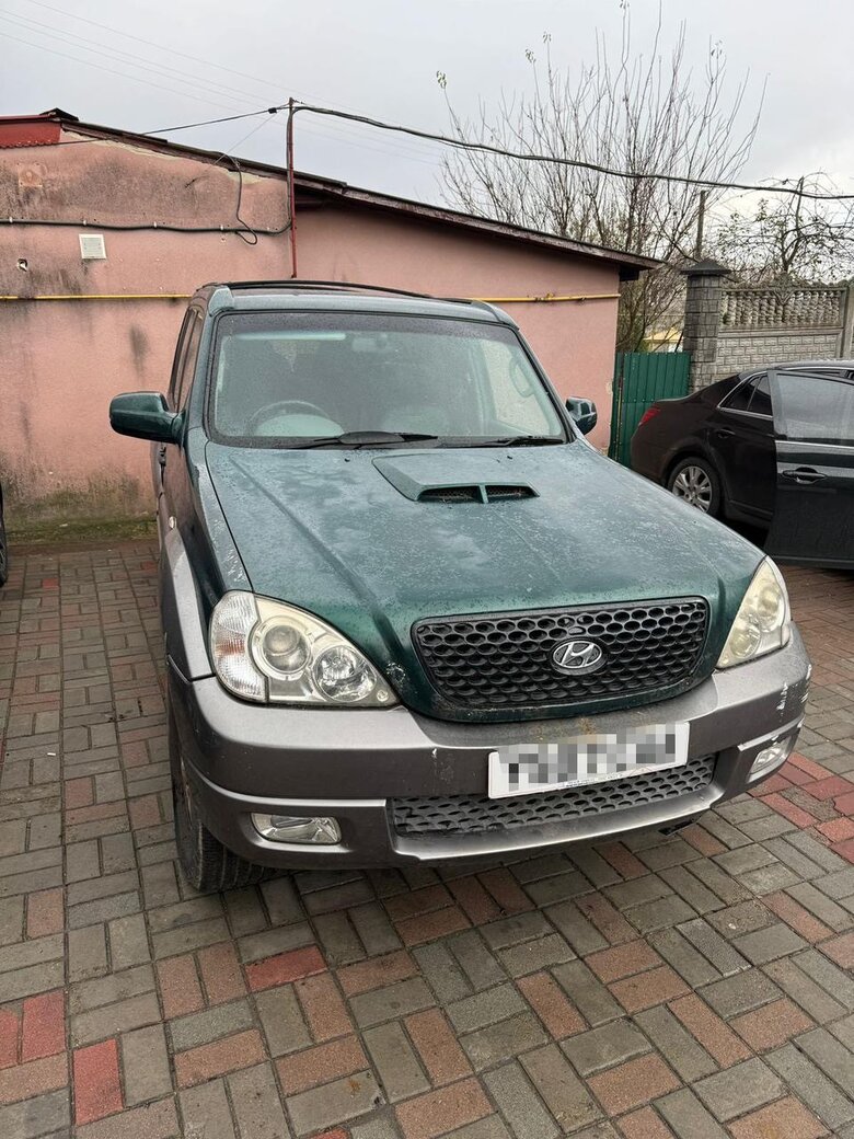 Три благодійні фонди продали понад 700 авто, які ввезли під виглядом допомоги для ЗСУ