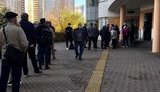 У Києві величезні черги по COVID-вакцину: "У мене запис на 9:40, і я досі не потрапила". ФОТОрепортаж