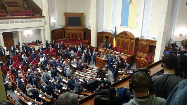 Заседание ВР закрылось после просьбы заслушать представителей полиции и Нацгвардии 02