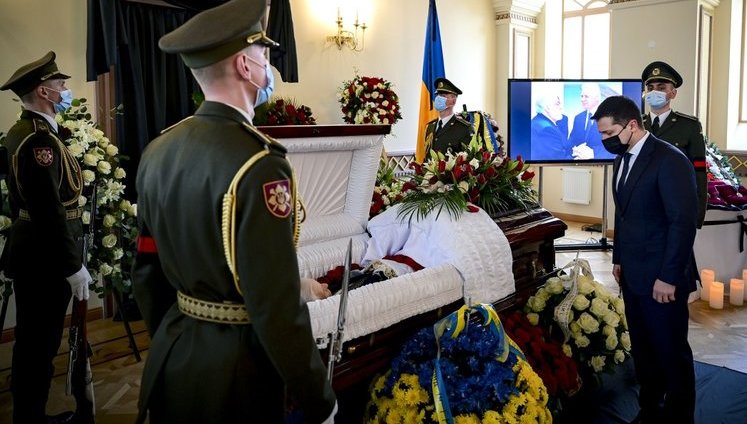 Зеленський взяв участь у церемонії прощання з першим главою МЗС України Зленком: "Він був тим, хто заклав основи дипломатичної армії"