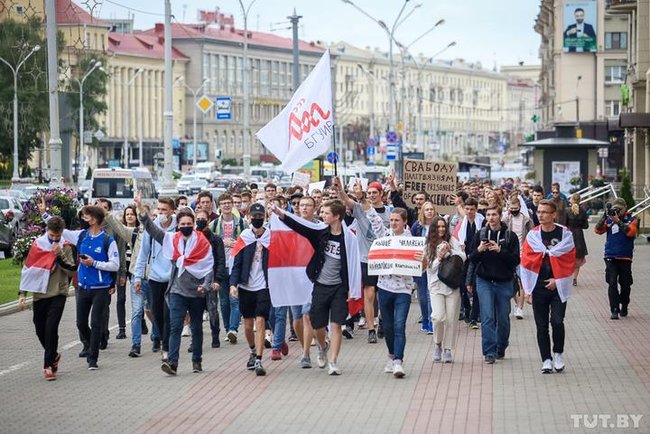 У Мінську студенти вийшли на протест: почалися затримання 01