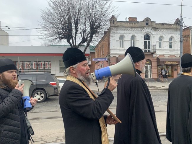 Традиционная реакция церкви, актуальная в условиях распространения коронавируса, - крестный ход прошел в Виннице 14