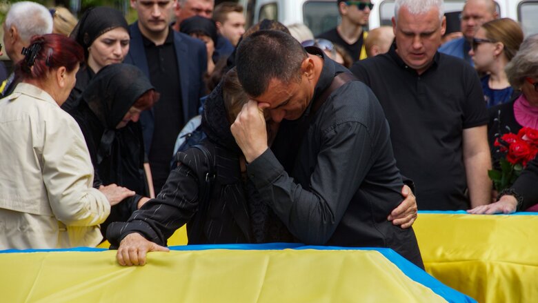У Полтаві попрощалися із трьома воїнами, які загинули, захищаючи Україну 01