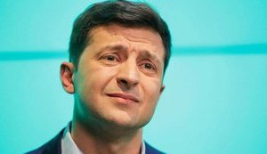 Украинцы выражают ко всем политикам и чиновникам чаще недоверие, чем доверие, – опрос Центра Разумкова