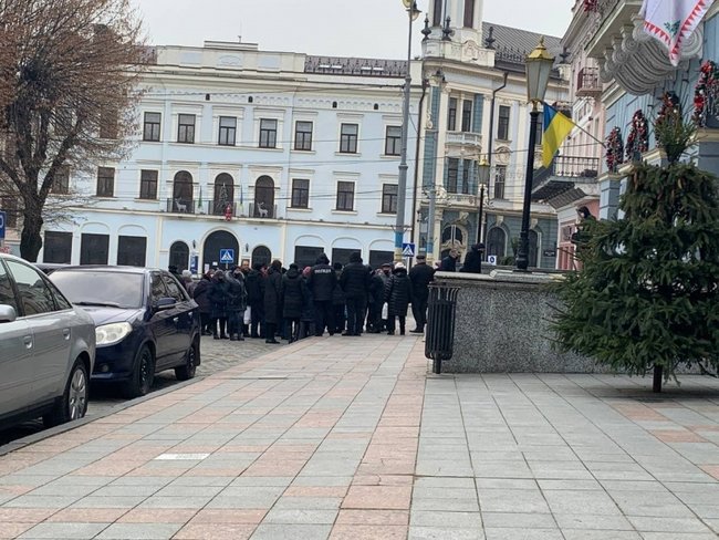 Ми теж хочемо кататися на лижах, а не виживати у злиднях, - у Чернівецькій області відбуваються акції протесту проти підвищення тарифів 09