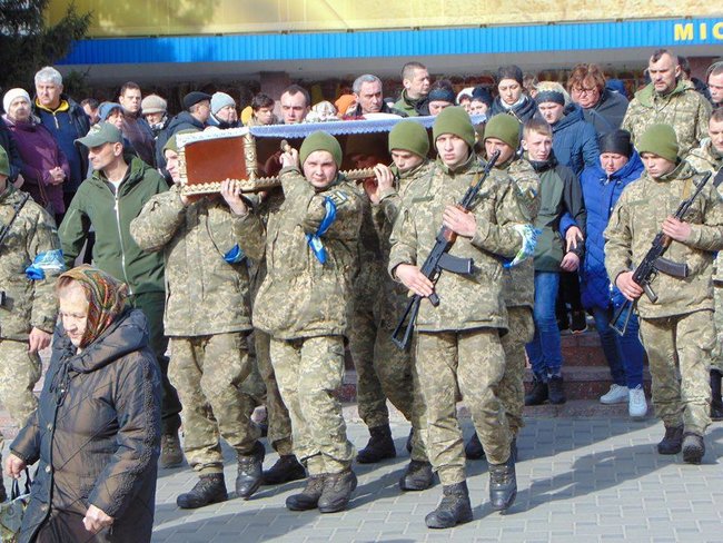 Погибшего на Донбассе воина 72-й ОМБ Богдана Петренко похоронили в Фастове 07