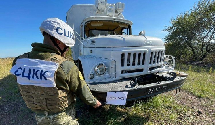 Вооруженные формирования РФ обстреляли из 122-мм артиллерии и 120-мм миномета грузовик украинской стороны СЦКК. ВИДЕО+ФОТОрепортаж