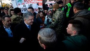 Беззмістовні допити ДБР укотре довели, що справи проти Порошенка - це фарс для тиску на лідера опозиційної політичної сили, - адвокати Порошенка