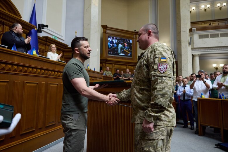 Підполковник Павло Розлач: За 19 днів об наш рубіж оборони в Луганській області розбилися 15 батальйонно-тактичних груп росіян – з перехватів ми чули, як вони виїжджали на відновлення 02