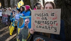 Спочатку звільнення полонених, потім угоди—у Києві відбувся мітинг під посольством США