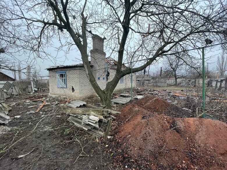Доба на Донеччині: обстріли Костянтинівки касетними боєприпасами, у Курахівській громаді пошкоджено будівлю колонії, - ОВА 04