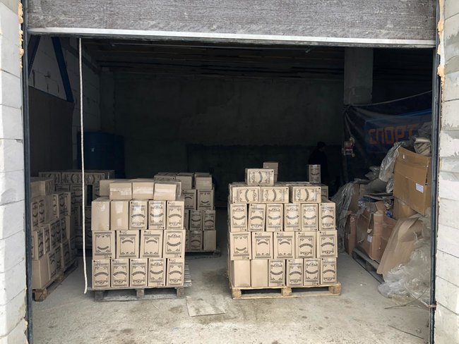 Подпольное производство алкогольного фальсификата ликвидировано на Киевщине, изъято продукции на 700 тыс. грн 01