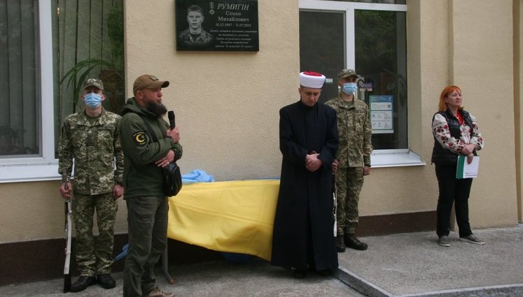 У Дніпрі урочисто відкрили меморіальні дошки загиблим українським воїнам Валаху та Румигіну. ФОТОрепортаж