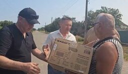 вручення мікрохвильовки батьку ліквідованого окупанта