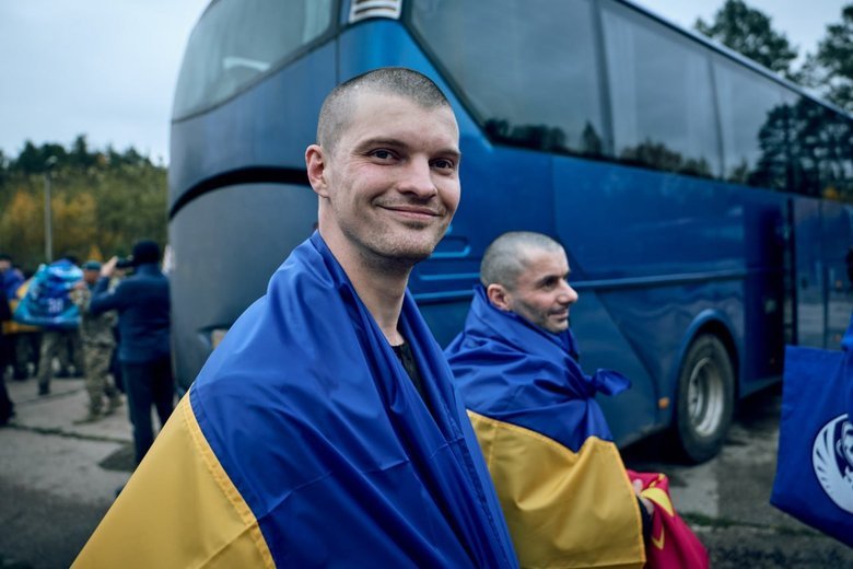 Ukraine brings home 270 defenders in prisoner exchange with Russia