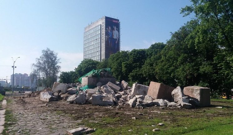 Cheka monument in Kyiv demolished finally, - Svoboda member Andriiko. PHOTOS