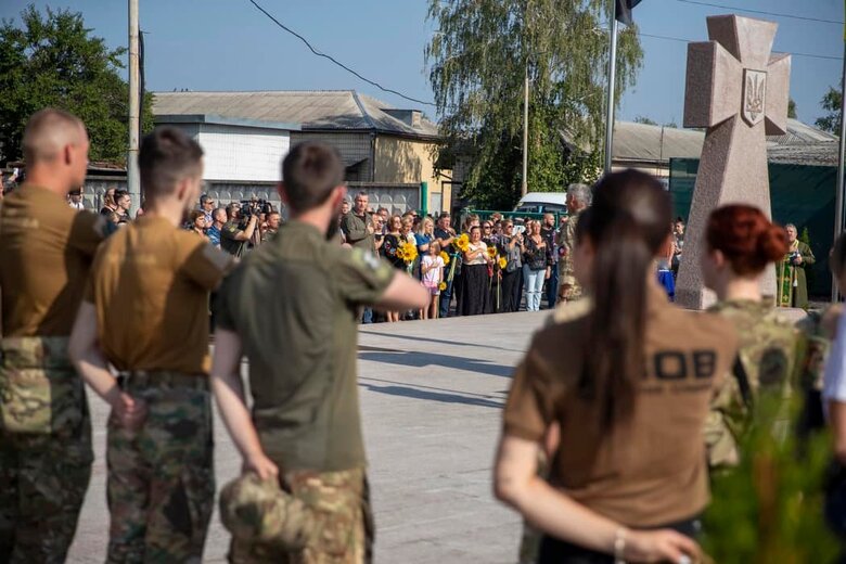 Відкриття меморіального монументу у День пам'яті захисників України