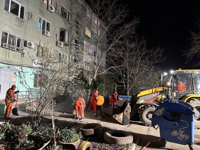 Російський удар по Одесі: двоє загиблих, десятки будинків пошкоджено