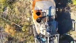 Окупант заховався у танку: ударні дрони скинули боєприпас прямо у відкритий люк. ВIДЕО