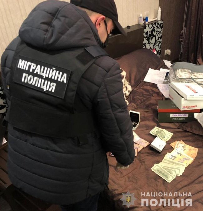 Выявлена преступная группа, изготавливавшая поддельные документы об образовании для трудоустройства за рубежом. За 2 года мошенники заработали свыше 26 млн грн, - Нацполиция 05
