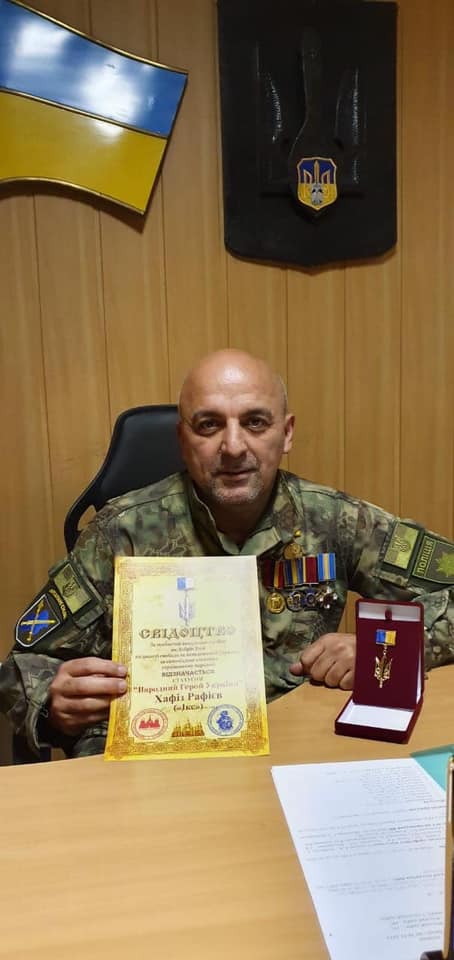 Шахраї поширюють фальшивий знак Народного героя і беруть за це гроші, нагородна рада просить тих, хто отримали підробку, повернути її тим, хто вручав 08 Шахраї поширюють фальшивий знак Народного героя і беруть за це гроші, нагородна рада просить тих, хто отримали підробку, повернути її тим, хто вручав 08