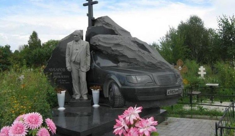 Все ценности в одной композиции: будущие памятники украинским олигархам. ФОТО