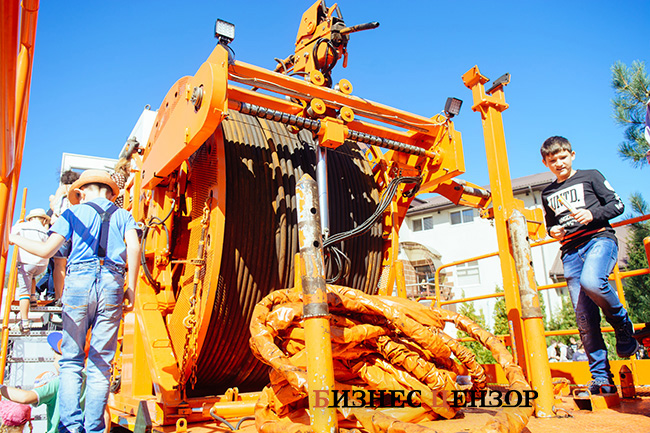 Авиадвигатели, беспилотники, боевые машины и трехтонный спиннер. Фоторепортаж с крупнейшего технического фестиваля 05