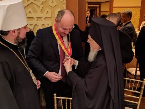 Парубий получил от Вселенского патриарха Варфоломея орден - крест святого Андрея Первозванного 01 Парубий получил от Вселенского патриарха Варфоломея орден - крест святого Андрея Первозванного 01