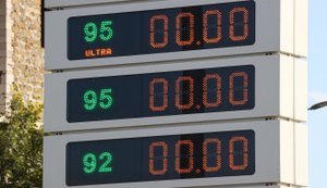 Російські НПЗ почнуть підмішувати спирт у бензин