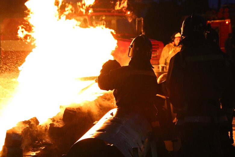 В оккупированной Макеевке ночью загорелась нефтебаза с горючим для оккупантов: Рашисты говорят об ударе ВСУ 02