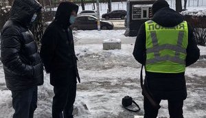 Чиновник государственной исполнительной службы задержан при получении взятки. Требовал $2 тыс. за нереализацию изъятого автомобиля, - Нацполиция. ФОТО