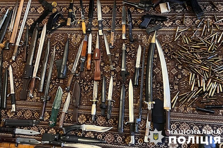 У киянина вилучили зброю і боєприпаси