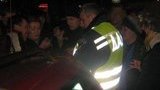 Защищая водителя, пассажиры маршрутки подрались с гаишниками. ВИДЕО.