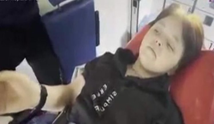 15-year-old girl with shot legs took 4 adults by car from Popasna to Bakhmut, two of whom were seriously injured. VIDEO
