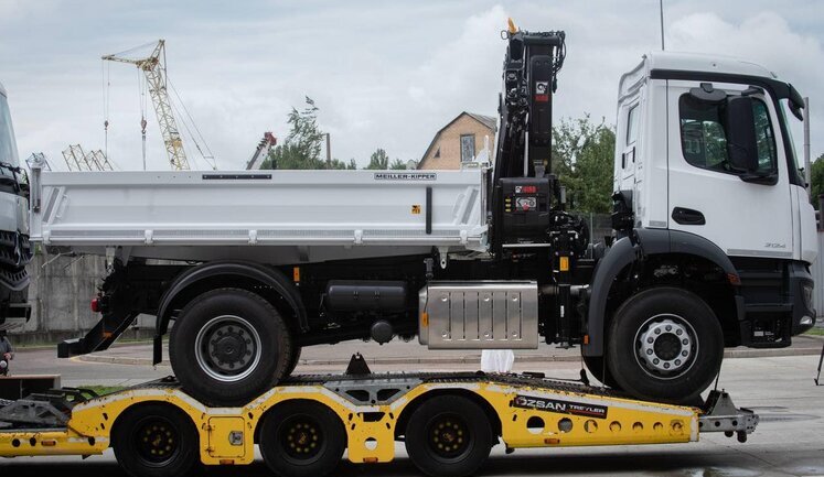 Україна отримала партію спецтехніки для відновлення енергетики від Німеччини. ФОТО