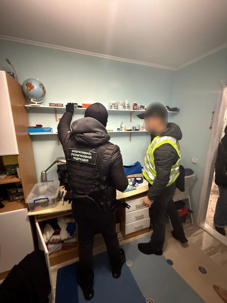 Smugglers caught crossing the border