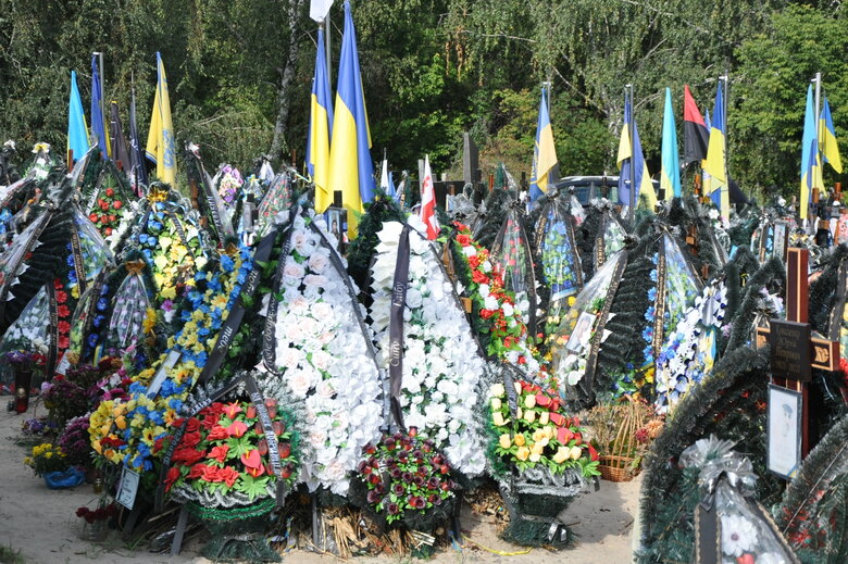 Kyiv. Alley of Heroes at Lysove cemetery. Rows of flags over Ukrainian soldiers’ graves 08