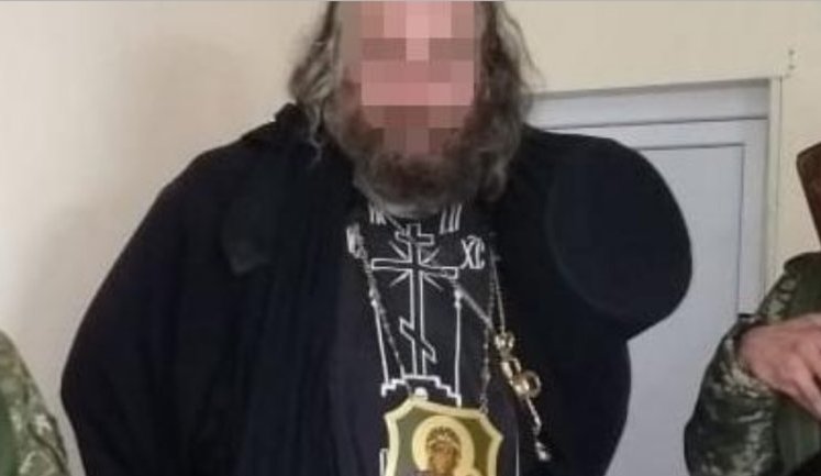 Громадянин Боснії і Герцеговини, якого розшукує Інтерпол, у рясі намагався в'їхати до України, - Держприкордонслужба. ФОТО