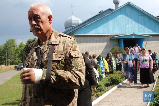 С бойцом 14-й ОМБр Олегом Пушкаруком, погибшим 9 мая на Луганщине, простились на Волыни 33