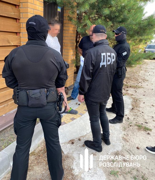 Експосадовців Міноборони підозрюють у заподіянні 476 млн грн збитків при закупівлі катерів і санітарних автомобілів для ЗСУ, - ДБР 01