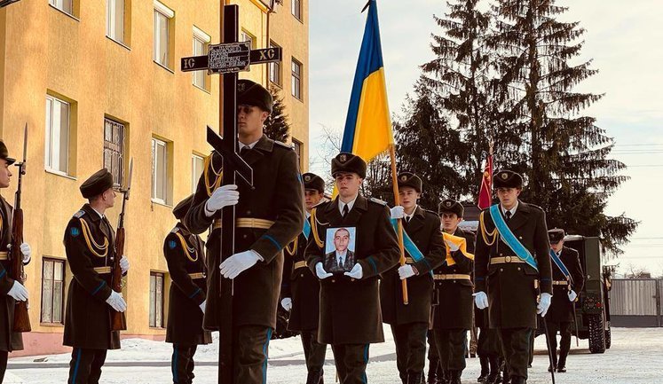 З воїном 80-ї ОДШБр Русланом Янковським, який загинув у боях за Луганський аеропорт у 2014 році, попрощалися у Львові. ФОТОрепортаж