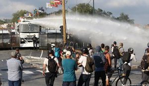 Поліція затримала 68 противників саміту "Великої сімки" у Франції, - AFP