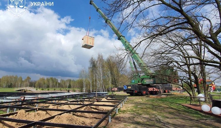 Замість 10 будинків - лише 3: підрядника судитимуть за зрив будівництва модульних будинків у Мощуні. ФОТО