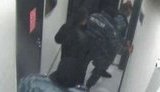 Глава окружкома в Каневе помогает "Беркуту" вынести документы. + ВИДЕО