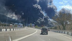 Подвійний удар ЗСУ по НПЗ в російському Туапсе: спалахнула масштабна пожежа. СУПУТНИКОВЕ ФОТО