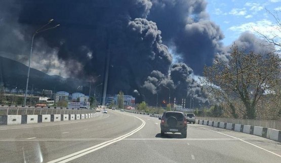 Удар ЗСУ по НПЗ в Туапсе - супутниковий знімок пожежі