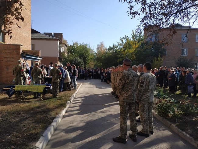 С воином 1-й ОТБр Андреем Бойко, погибшим в районе Марьинки от пули вражеского снайпера, простились в Лубнах 03