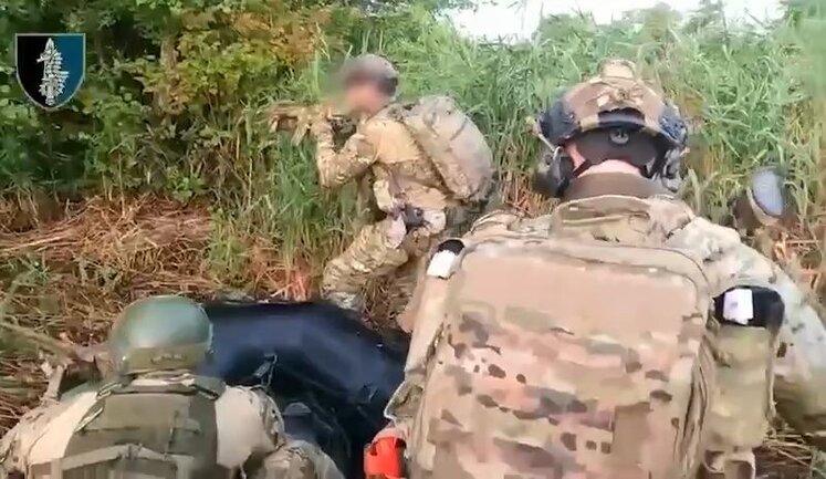 Бійці ССО штурмують ворожі позиції: "Здавайся, сука, а то завалю нах#й!". ВIДЕО бою