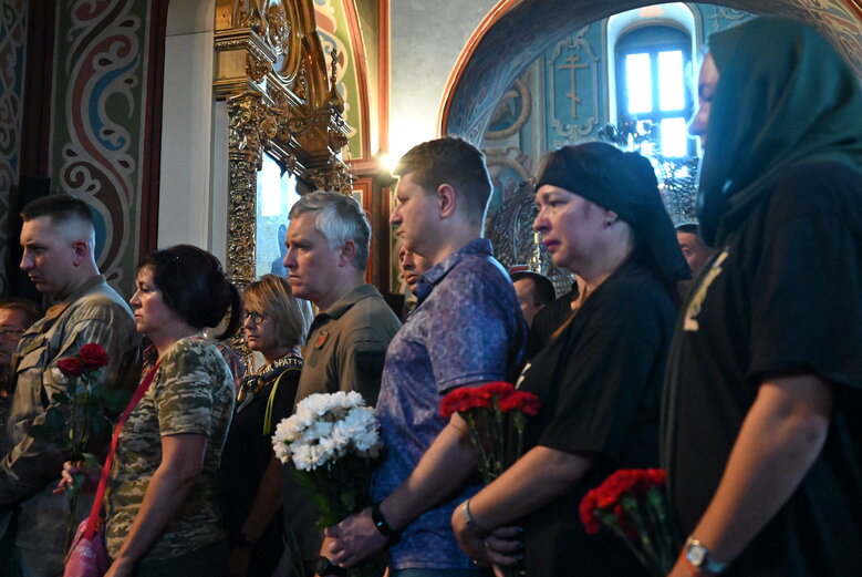 Із загиблим сержантом 68-ї ОЄБр Антоном Усовським попрощалися у Михайлівському Соборі 11