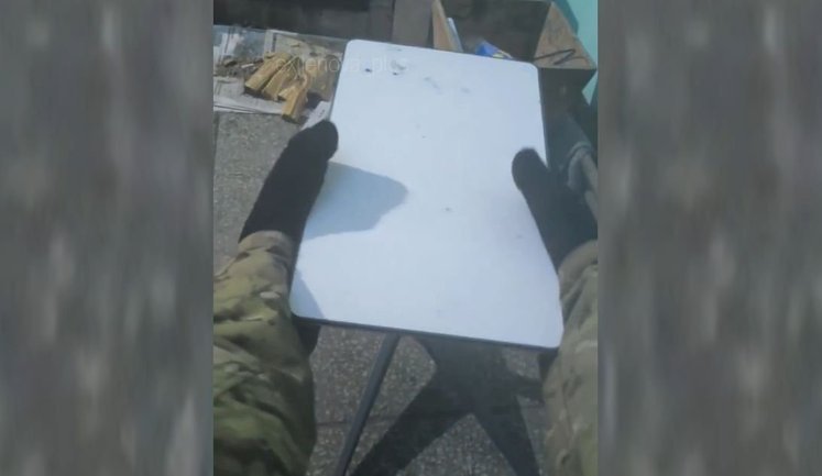 Occupier demonstrated how Starlink is used in Russian army: "Elon Musk is cockerel. That’s what your Starlinks are good for – f#cking bedside table". VIDEO